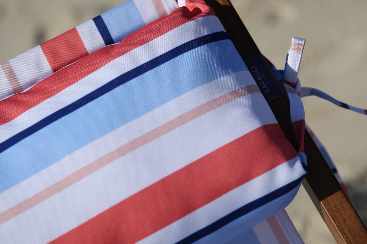 Folding beach chair - striped pink